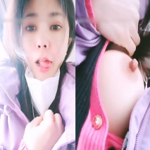 【冒險戶外一姐】朵朵愛噴水 女神公交車上跳蛋自慰 大哥就在旁邊 超刺激人前潮吹 公交站台失禁狂噴超嗨