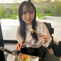 經驗少的偶像臉一見鍾情酒店IN！！之後在戀愛中一邊說著“好爽”一邊害羞的樣子太可愛了，突然中出了……♥ 兩情相悅