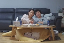 【家庭破解攝像頭】中年少婦性癮大，每天都要吃雞口暴吞精，老公都被吸的有點憔悴了