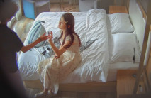 最新流出酒店偷拍精品 白皙碎花裙妹子被紅毛男友一塊手錶哄開心了 讓她趴在沙發上把屁