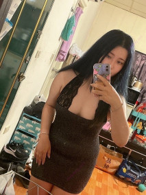 豐滿騷妹對著鏡頭展示誘人肥臀