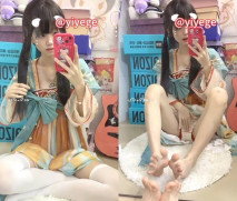 推特新晉級，極品骨感型蘿莉福利姬【飯崽yiyege】露臉不雅自拍，油筆手指自慰，陰毛還挺多的