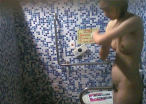 邪惡的房東暗藏攝像頭偷拍美女租客洗澡