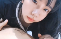 清純顏值大奶女高小妹 放學被金主爸爸帶到酒店玩弄，現在的小學妹都是吃什麼身材長大的 一對小白兔晃動的要眼暈了