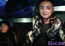 【專攻各種少婦】聊天幾周成功拿下40歲離異人妻，深夜驅車激情幹一炮，淫水四溢無套插入