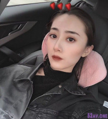 高顏值清純女友，這女的穿黑絲真是極致性感，被土豪大雞巴狠狠修理，叫床聽的真爽！