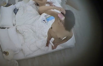 最新流出酒店偷拍 年輕情侶短髮美女換上黑絲和情趣睡衣後扭動屁股求操