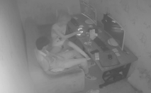 稀缺精品偸拍-網吧包間一對通宵的小情侶下半夜在電腦前纏綿，欲望難耐脫光下體各種姿勢做愛