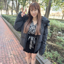 【初拍】服裝行業的H罩杯美豪乳應屆畢業生美眉。 騎乗位搖晃著白皙美乳，被激烈地貫穿，多次到達頂峰。 “那裡不行…太棒了！