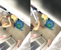 《貴在真實極限偸拍》冒死偸窺出租房鄰居小姐姐用大盆水舀子洗澡，身材不錯，還自娛自樂最後還把自己說笑了