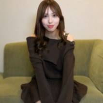 【無】身材苗條美腿美女！ 雖然是高雅的姿勢，但無論哪個體位都會一邊說著“喂，喂~”一邊全身痙攣的超敏感身體！中出