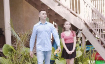 買房子好性福 有漂亮嫩嫩好身材小美女掏出雞巴埋頭吸吮把玩，翹著白嫩屁股吞吐套弄啪啪配合服了啊