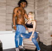 牛仔褲緊身裹胸衣高挑御姐，這氣質身材看的心動擋不住前凸後翹大長腿大力張開迎接巨炮撞擊啪啪浪