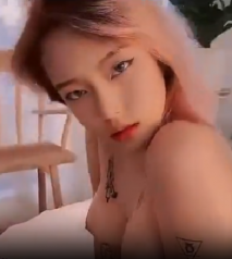 騷網紅翹著屁股被插