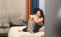 一月新流出 服務員貓眼偷拍隔門偷窺大學生電競酒店內瘋狂做愛