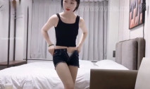 約身材嬌小妹子,皮膚白嫩胸部圓潤