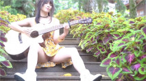 女主播戶外彈吉他唱歌~故意不穿內褲~大鮑魚不經意間露出來