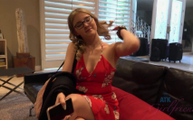 寫字樓女廁抹胸裙水晶高跟絕頂女神,窄小的逼孔和白臀爆乳要人命