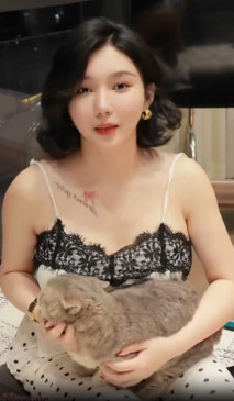 網紅騷女小雨下海賣逼致富 一頓外賣680一晚凈賺兩萬八還後悔賣得晚