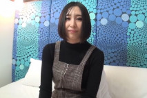 身材修長的F罩杯美女。身材出眾，容貌端麗的寶石設計師。敏感美女很柔軟的白虎梨名器。 瞄準陰道裡面著床中出！口交口內射精！