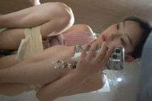 六月最新流出酒店大堂全景偷拍 幾個顏值美女玩手機的高跟美女無毛白虎極品一線逼