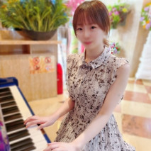 【初・無修正】Wiki上登載的神乳鋼琴家。破壞力超群的火箭乳房忍不住搖晃吸引男人的目光。 當她在敏感的頂峰呻吟時，大量射精在她的陰道和臉上