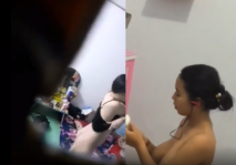 爬窗偷窺漂亮美眉光屁屁換衣服 皮膚白皙是貧乳 皮膚微黑是豪乳 你喜歡哪一個