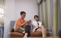 高價約會女神級甜美小姐姐 白色外衣黑絲吊帶短裙 溫柔迷人 聊天摸穴舔吸奶子 美味可口猛力吞吸