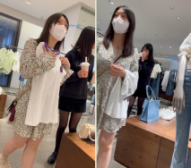 一對閨蜜逛街和試衣，大神偷拍裙底，非常驚喜 黑絲美腿眼鏡小美女居然沒穿內褲！無內絲襪，一路跟拍 開閃光燈差點被發現翻車
