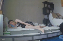 家庭破解攝像頭真實偷拍，美腳少婦的極致呻吟讓丈夫內射了