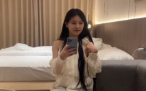 探花魯班七號 約了個在酒吧上班的妹妹,妹妹今年剛20歲身材苗條,胸不大和身材匹配,做的非常配合