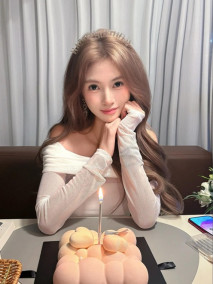 【S級泄密】抖音小紅書高顏值美妝網紅「小小舒」被男主流出於網上，抖音大號賣了小號斷更，小紅書還在更新，可以視姦