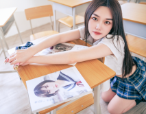 《最新眾籌熱門作品》清純人氣女神模特-優伊【周末補課日的高潮-校花學妹制服底下竟然沒穿內褲誘惑男同學】