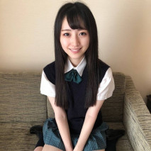 無修正＜純情純潔 ＞ 清純無垢！ 烏黑長髮！超可愛！插入深處，發出彷彿快要哭出來的呻吟聲，然後被內射，滿嘴噴精！