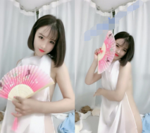 新下海古典美仙女【迷你小公主】清風玉扇,優雅漏奶扒逼,緊致粉嫩小淫穴~勾人犯罪~操一炮一定很爽！