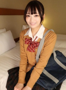 無修正 原偶像研究生18歲 穿著校服直接插入！她青春緊緻的陰道讓我興奮不已，最後射在了裡面！