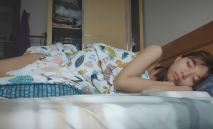 江蘇小夫妻，午間打炮，老公偷拍全程，蝴蝶逼身材苗條，女上位瘋狂，對白精彩兩炮幹癱