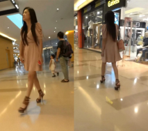 商場一路跟蹤抄底粉裙美女竟然光著屁屁來逛街