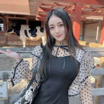 首次攝影・露臉！！ 限定版！！ 這位面容可愛妖嬈美女的真面目，青奸露出袒露性慾，跨坐在男人身上，快感中出射精！