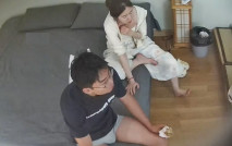 新片酒店攝像頭偷拍 吃完雞排就開始做愛 看著女友白皙的胴體黑小夥忍不住用精液當身體乳射背上