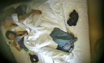 新片登場酒店高清偷拍 端午放假年輕情侶開房生理期還要啪啪換上吊帶裙把床弄髒了