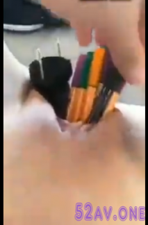 驚人的小穴，都塞下了些什麽