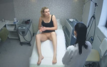 國外美容院偷拍幾個無毛嫩逼少婦做下半身保養