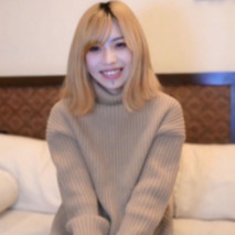 【無】她看起來很浮華，但當你與她交談時，你會發現她是一個順從的「溫柔」類型的女人！但在性方面她非常主動──吞精和中出。