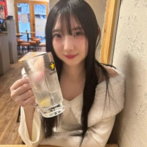 長相酷似超級偶像的漂亮女孩，把她帶回家後，發生了非常刺激的性愛，你絕對想像不到她會是那樣的人…