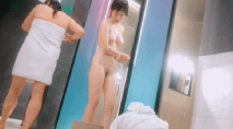 澡堂子偷窺多位泡湯沖涼的大奶子少婦