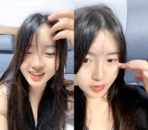 顏值很高的美女露臉深夜撩騷，全程露臉揉奶玩逼，特寫展示給狼友看，道具抽插騷穴冒白漿，表情好騷精彩刺激