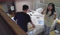 流出酒店偷拍 性癮很大的眼鏡小哥中午睡醒要和圓潤大奶小女友再幹一炮再返校