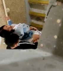 和學妹在樓梯間偷偷來