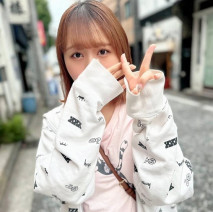 【搭訕即搞】把在小屋聊過的洗衣店的F罩杯巨乳妹帶回家！遇見她的當天，就送給了她大量濃厚的中出，魅力十足又乖巧順從的妹子。